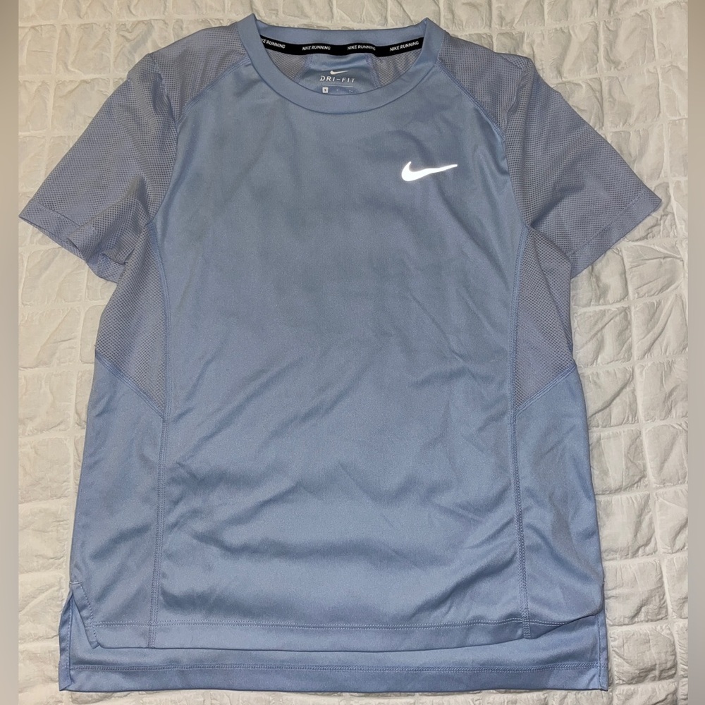 periwinkle nike work out T-shirt